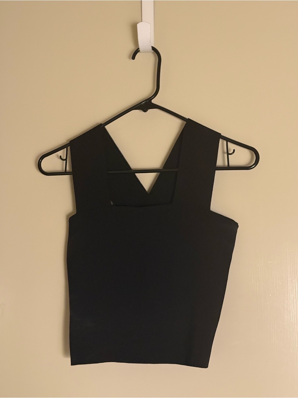 House of Harlow 1960 Black V-Neck Knit Top